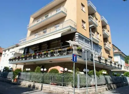 Luca 酒店