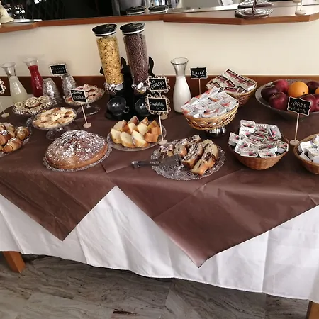 Luca Hotel *